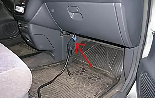 Где находится диагностический разъем хонда цивик - 86 фото